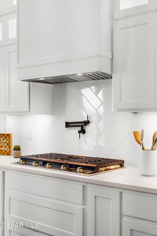 1816 Schyler Love Lane, El Paso, TX 79928