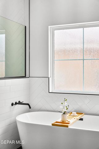 1816 Schyler Love Lane, El Paso, TX 79928