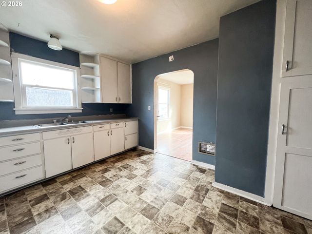 317 Nw 3RD Ave, John Day, OR 97845