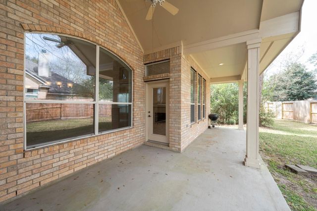 22 W Windsor Hills Circle, Conroe, TX 77384