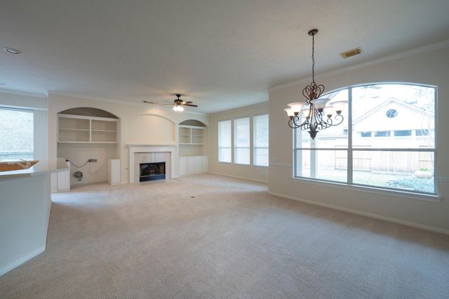 22 W Windsor Hills Circle, Conroe, TX 77384