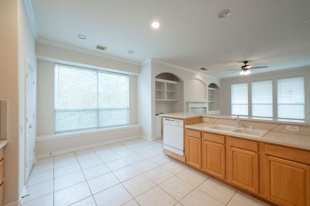 22 W Windsor Hills Circle, Conroe, TX 77384