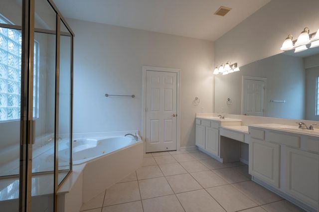 22 W Windsor Hills Circle, Conroe, TX 77384