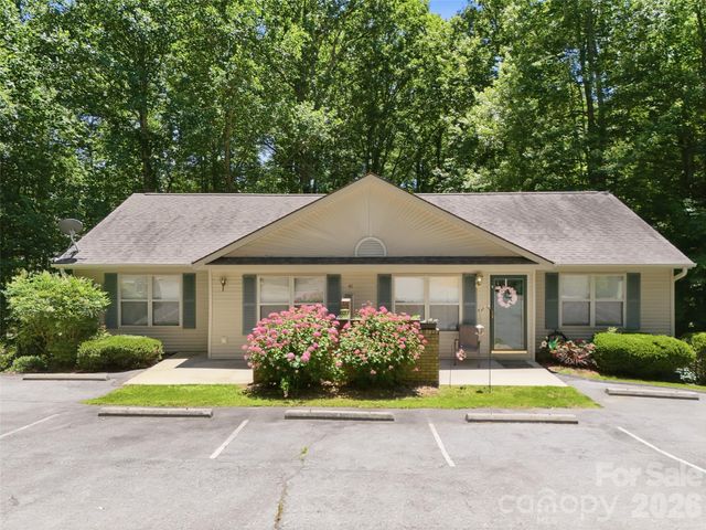 42 Queen Road D, Candler, NC 28715
