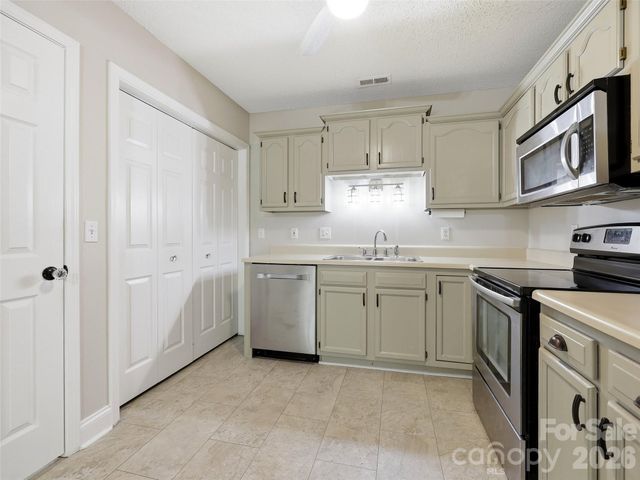 42 Queen Road D, Candler, NC 28715