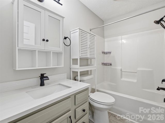 42 Queen Road D, Candler, NC 28715