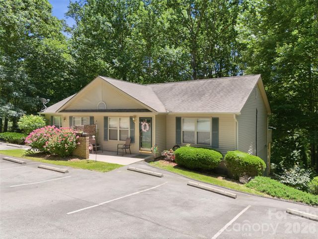 42 Queen Road D, Candler, NC 28715