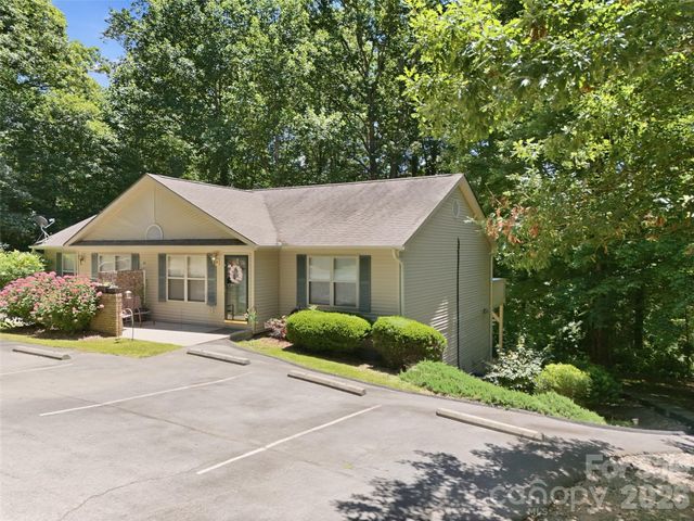 42 Queen Road D, Candler, NC 28715