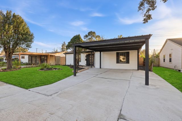 2716 Windsor Lane, Pasadena, TX 77506