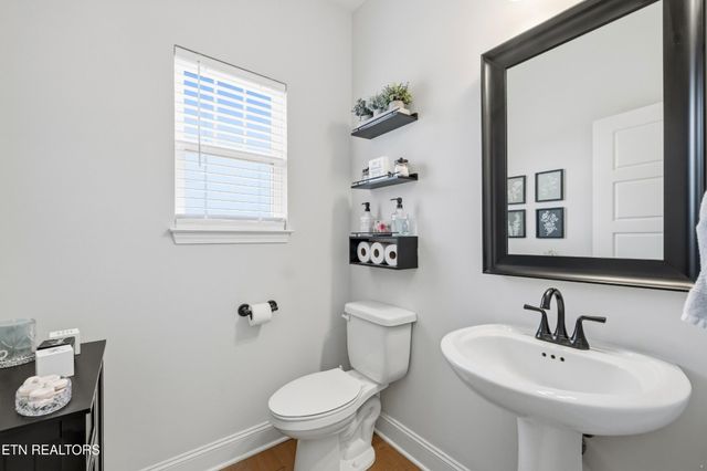 498 Sugar Maple Tr, Lenoir City, TN 37771