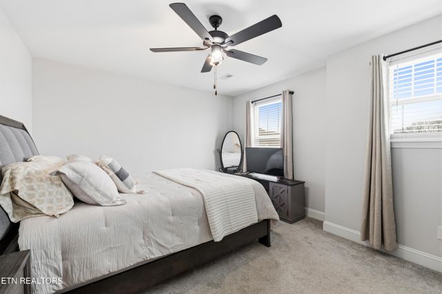 498 Sugar Maple Tr, Lenoir City, TN 37771