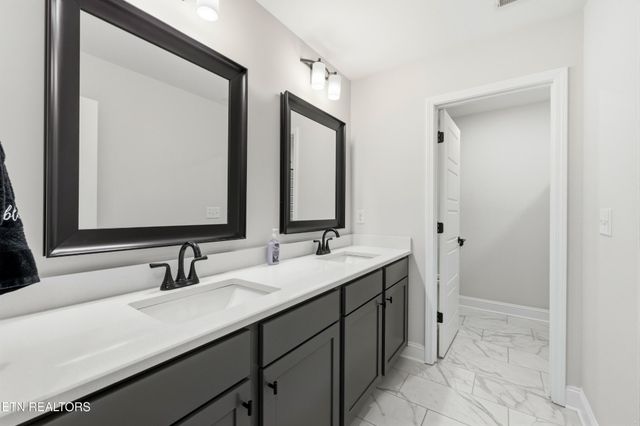 498 Sugar Maple Tr, Lenoir City, TN 37771