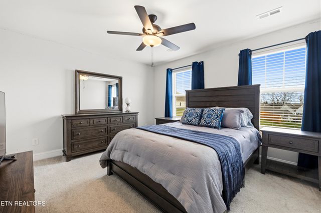 498 Sugar Maple Tr, Lenoir City, TN 37771