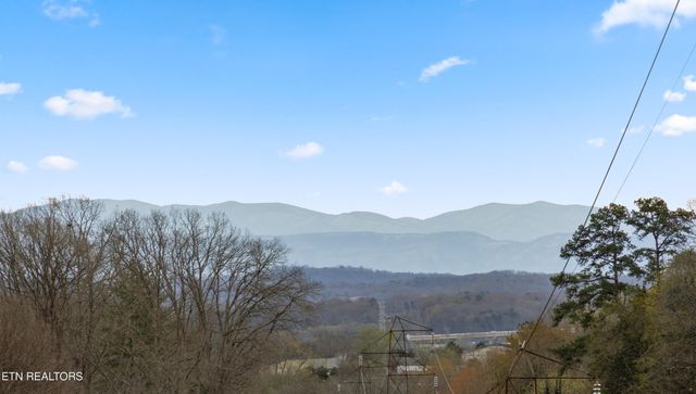 498 Sugar Maple Tr, Lenoir City, TN 37771