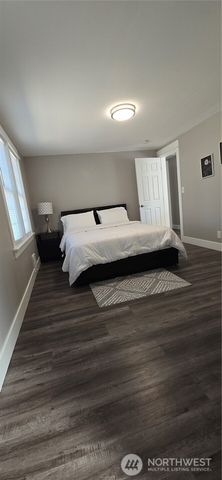 12053 70 th Avenue S, Seattle, WA 98178