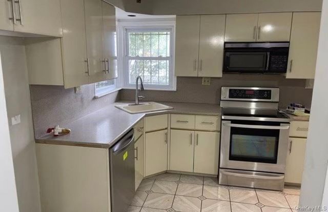 848 Center Drive, North Baldwin, NY 11510