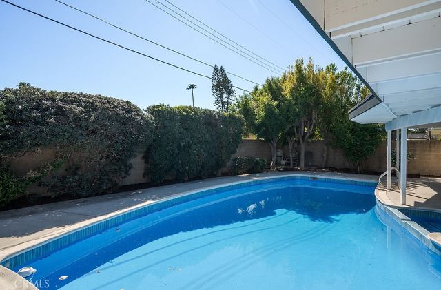 18630 Cantara Street, Reseda, CA 91335