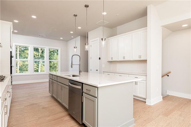 2304 Mockernut Trail 143, Smyrna, GA 30080