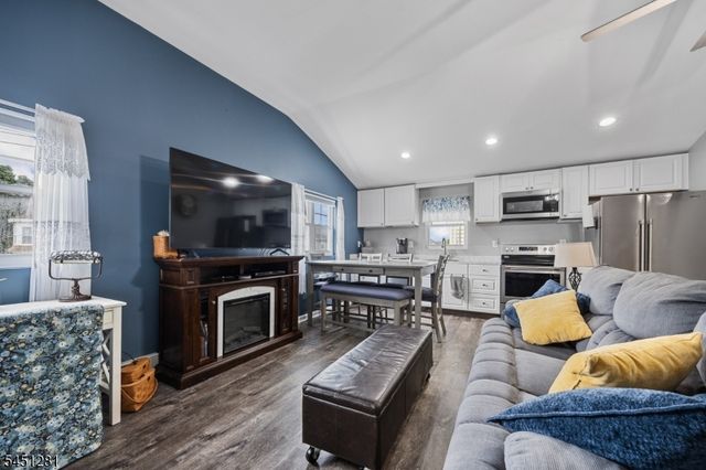 21 N Lincoln Ave, Washington Boro, NJ 07882