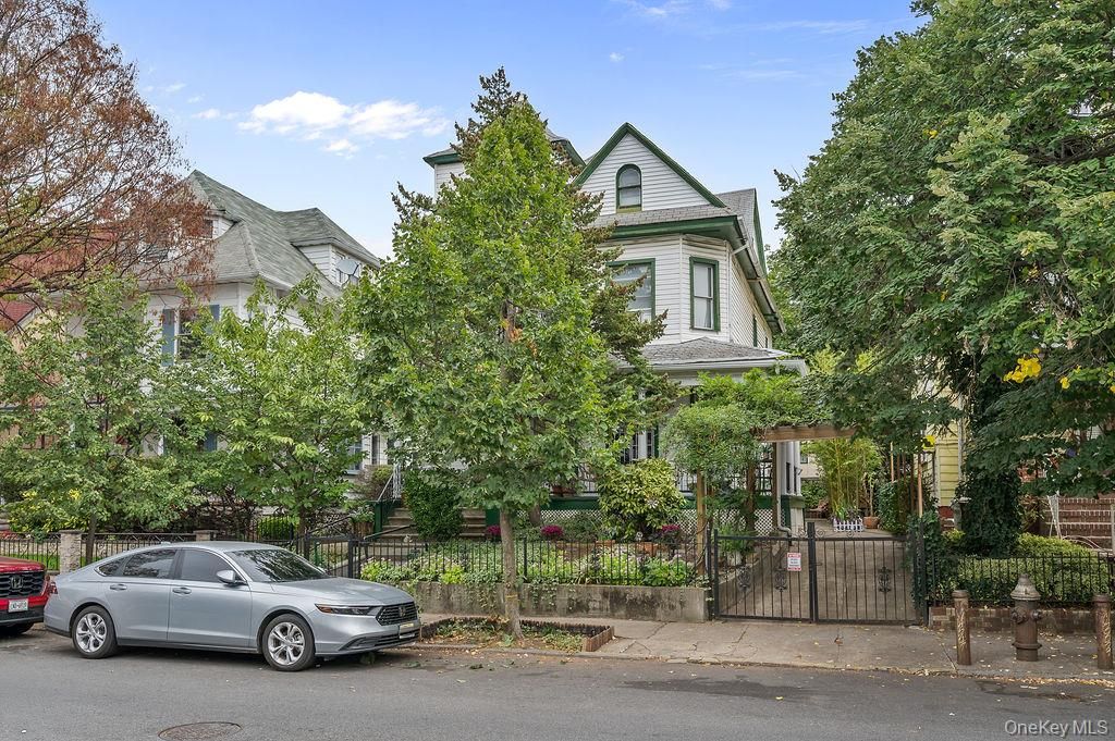 455 E 28th Street, Brooklyn, NY 11226