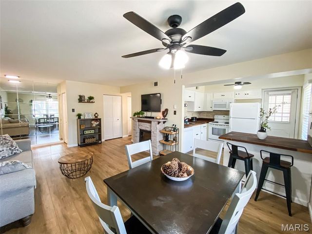 1673 Herault Place B, Unincorporated, MO 63125