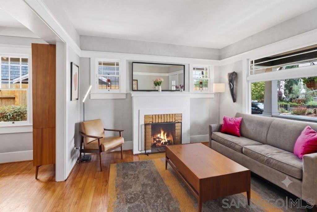 Image 10 of property listing at 4530 Edgeware Rd, San Diego, CA 92116