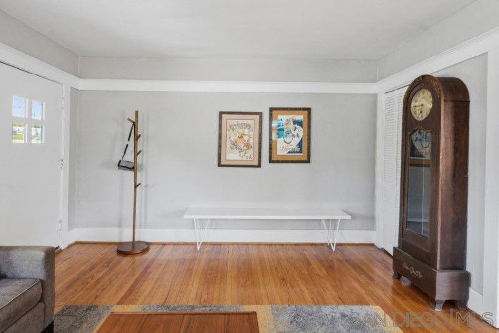 Image 13 of property listing at 4530 Edgeware Rd, San Diego, CA 92116