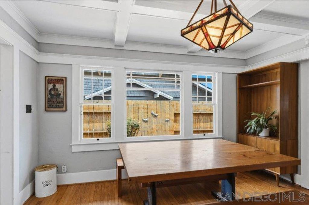 Image 16 of property listing at 4530 Edgeware Rd, San Diego, CA 92116