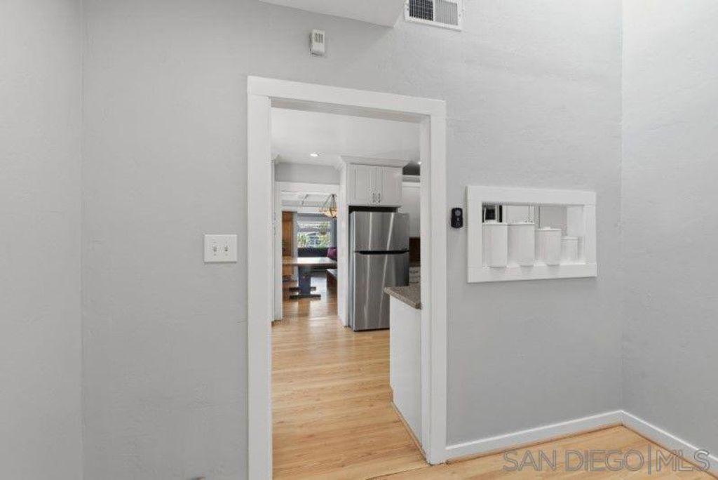 Image 18 of property listing at 4530 Edgeware Rd, San Diego, CA 92116