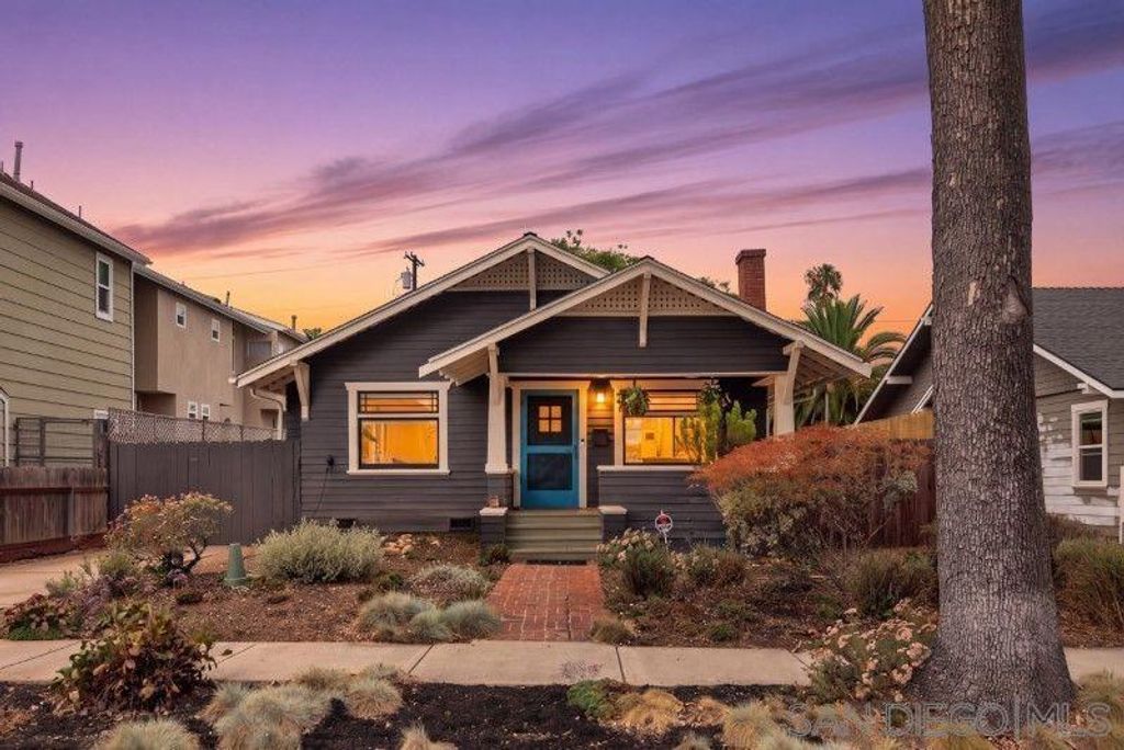 Image 2 of property listing at 4530 Edgeware Rd, San Diego, CA 92116