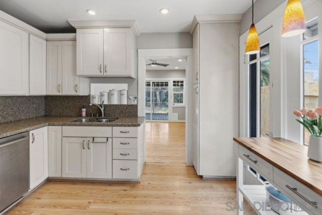 Image 22 of property listing at 4530 Edgeware Rd, San Diego, CA 92116