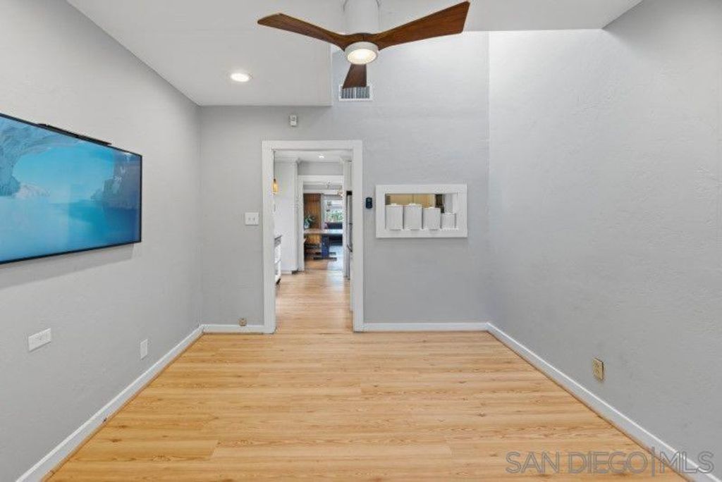 Image 25 of property listing at 4530 Edgeware Rd, San Diego, CA 92116