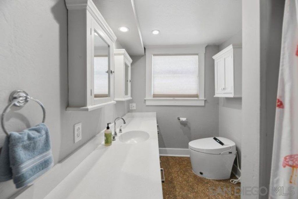 Image 31 of property listing at 4530 Edgeware Rd, San Diego, CA 92116