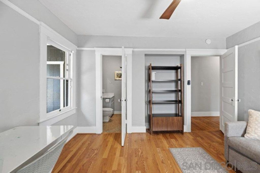 Image 33 of property listing at 4530 Edgeware Rd, San Diego, CA 92116