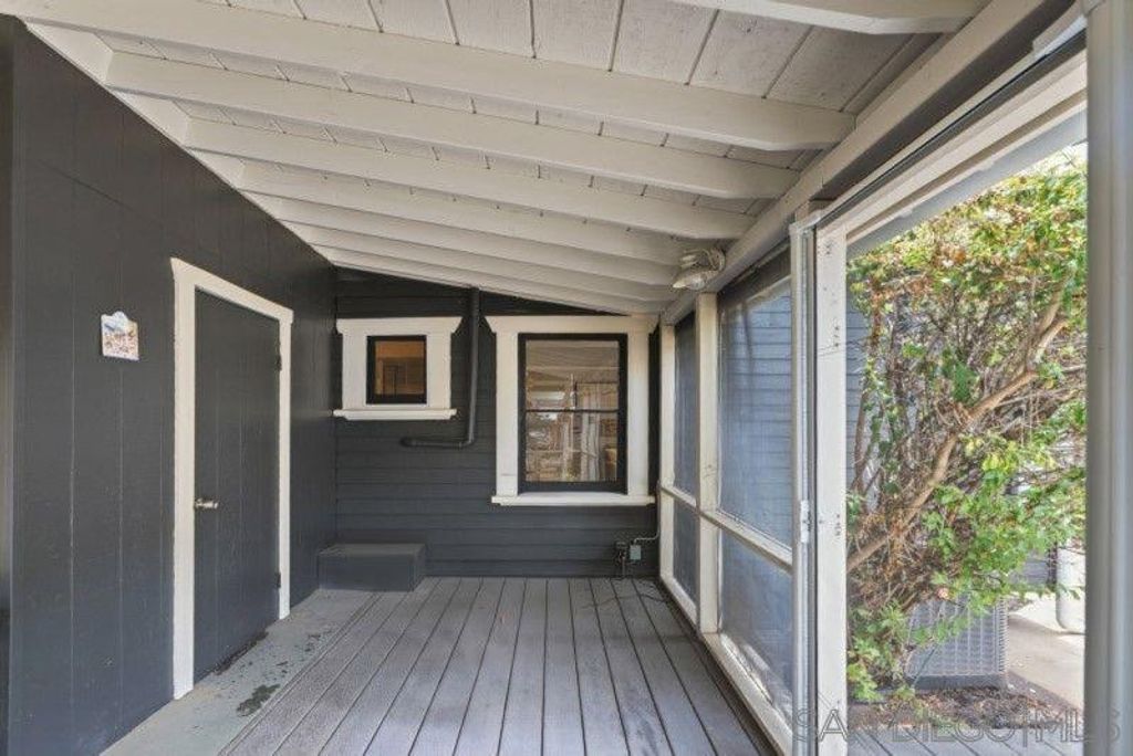 Image 39 of property listing at 4530 Edgeware Rd, San Diego, CA 92116