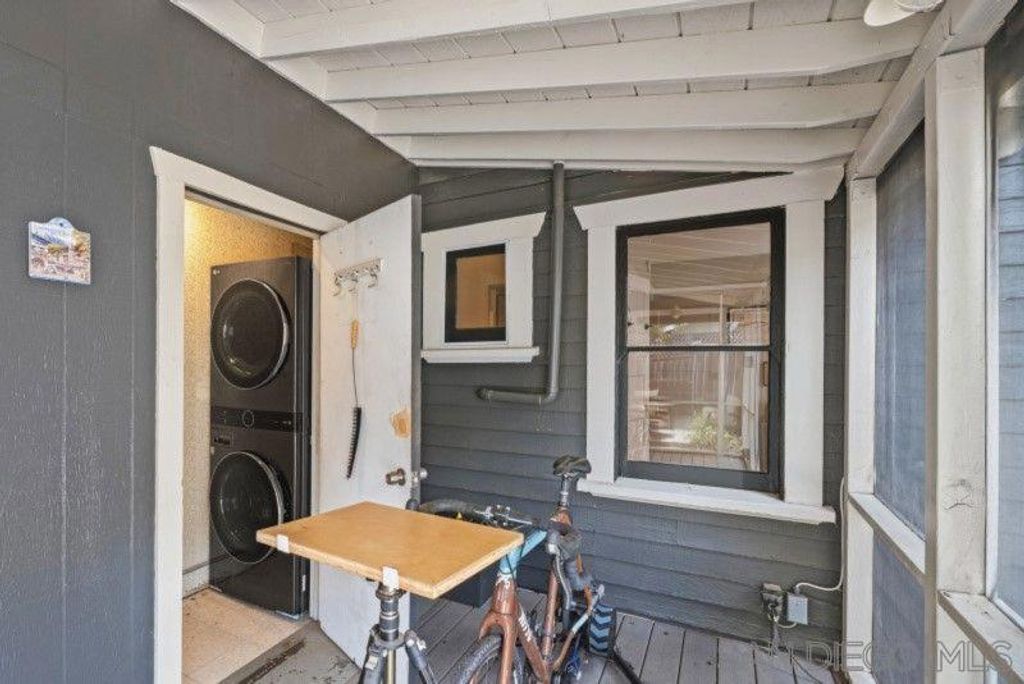 Image 40 of property listing at 4530 Edgeware Rd, San Diego, CA 92116