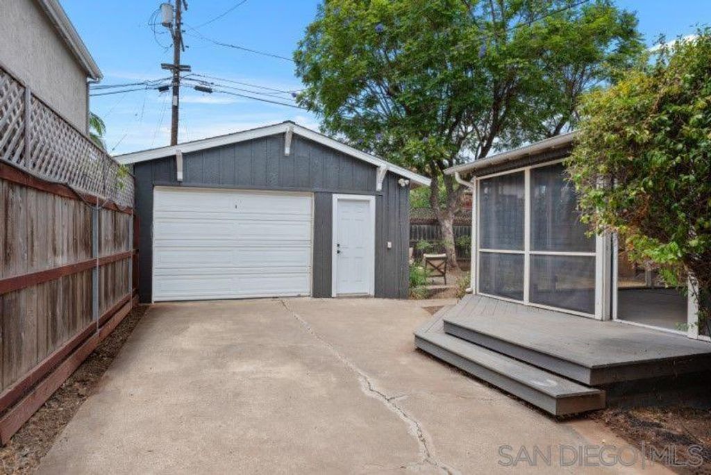 Image 42 of property listing at 4530 Edgeware Rd, San Diego, CA 92116