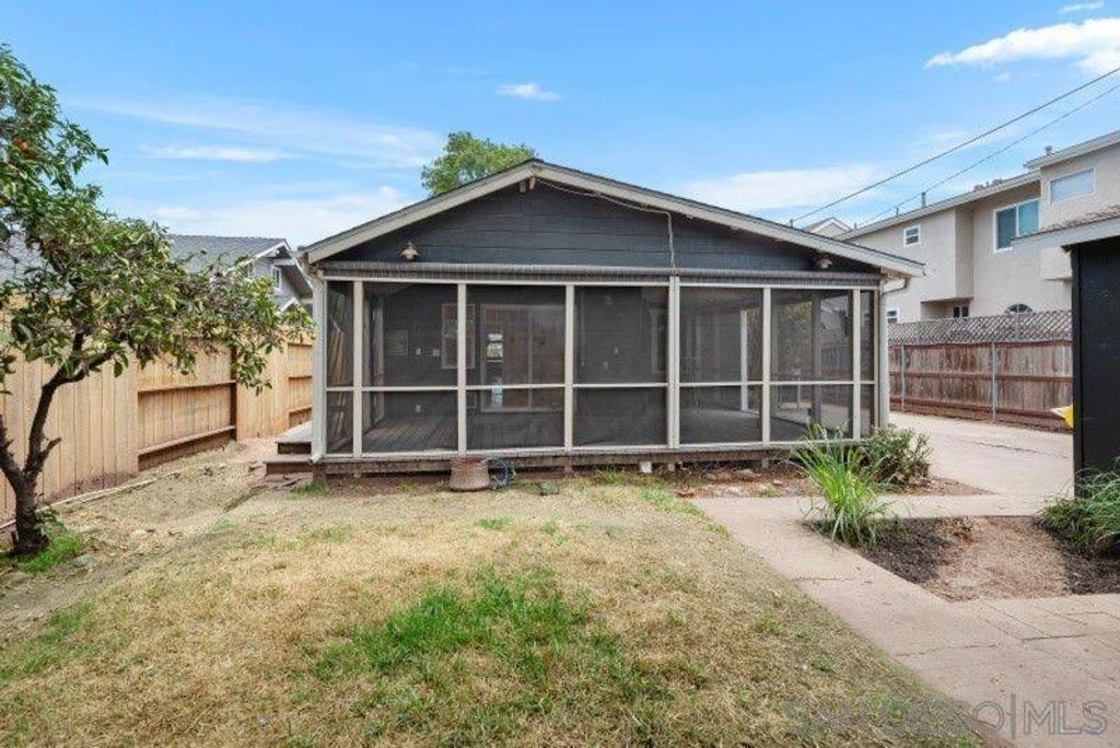 Image 45 of property listing at 4530 Edgeware Rd, San Diego, CA 92116