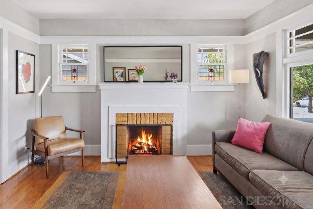 Image 9 of property listing at 4530 Edgeware Rd, San Diego, CA 92116