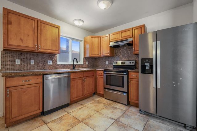 2077 W Sonoma Ave, Stockton, CA 95204