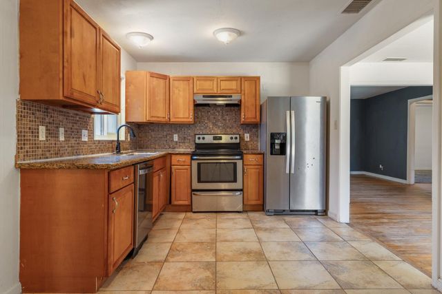2077 W Sonoma Ave, Stockton, CA 95204
