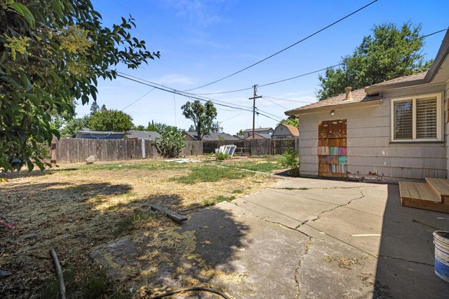 2077 W Sonoma Ave, Stockton, CA 95204