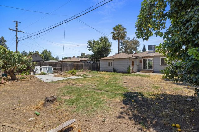 2077 W Sonoma Ave, Stockton, CA 95204