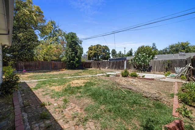2077 W Sonoma Ave, Stockton, CA 95204