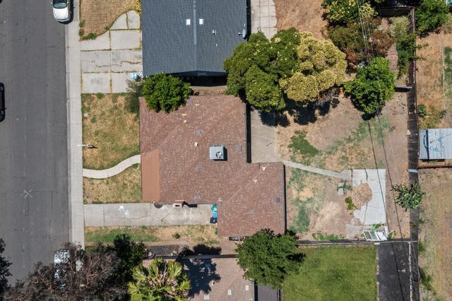 2077 W Sonoma Ave, Stockton, CA 95204