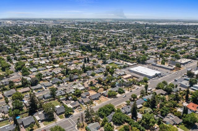 2077 W Sonoma Ave, Stockton, CA 95204