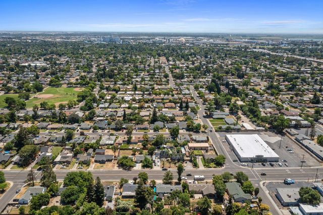 2077 W Sonoma Ave, Stockton, CA 95204