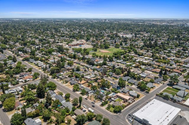 2077 W Sonoma Ave, Stockton, CA 95204
