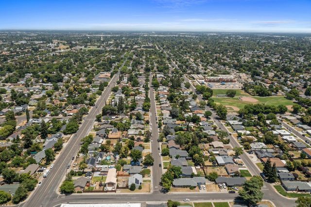 2077 W Sonoma Ave, Stockton, CA 95204
