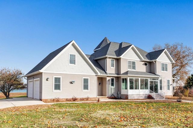 17707 Lakeshore ROAD, Two Rivers, WI 54241